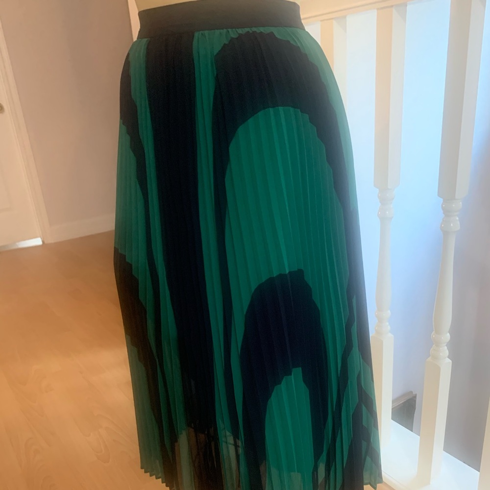 Ann Taylor Pleated Midi Skirt NWT Size 10